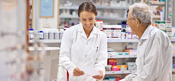 pharmacist helping patient 3